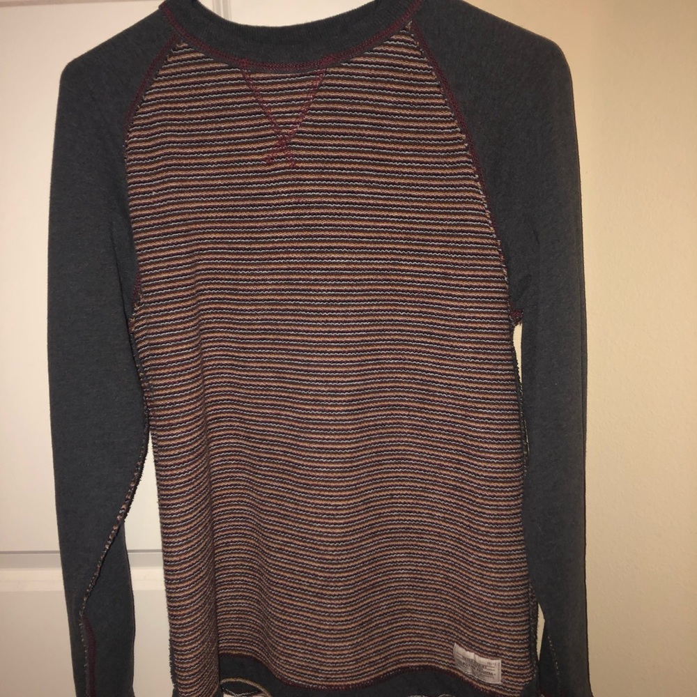 very comfortable long sleeve shirt! men’s size med